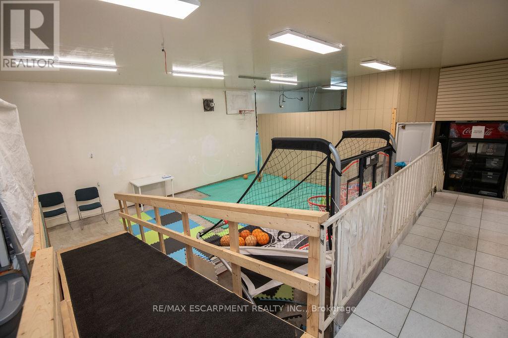 Photo 34 of 144 Wilson Street E, Hamilton ON