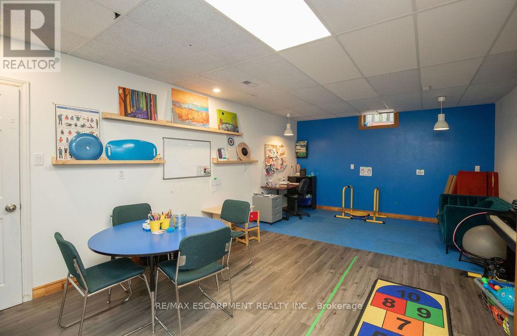 Photo 16 of 144 Wilson Street E, Hamilton ON