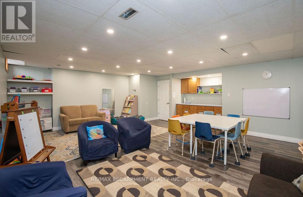 Photo 17 of 144 Wilson Street E, Hamilton ON