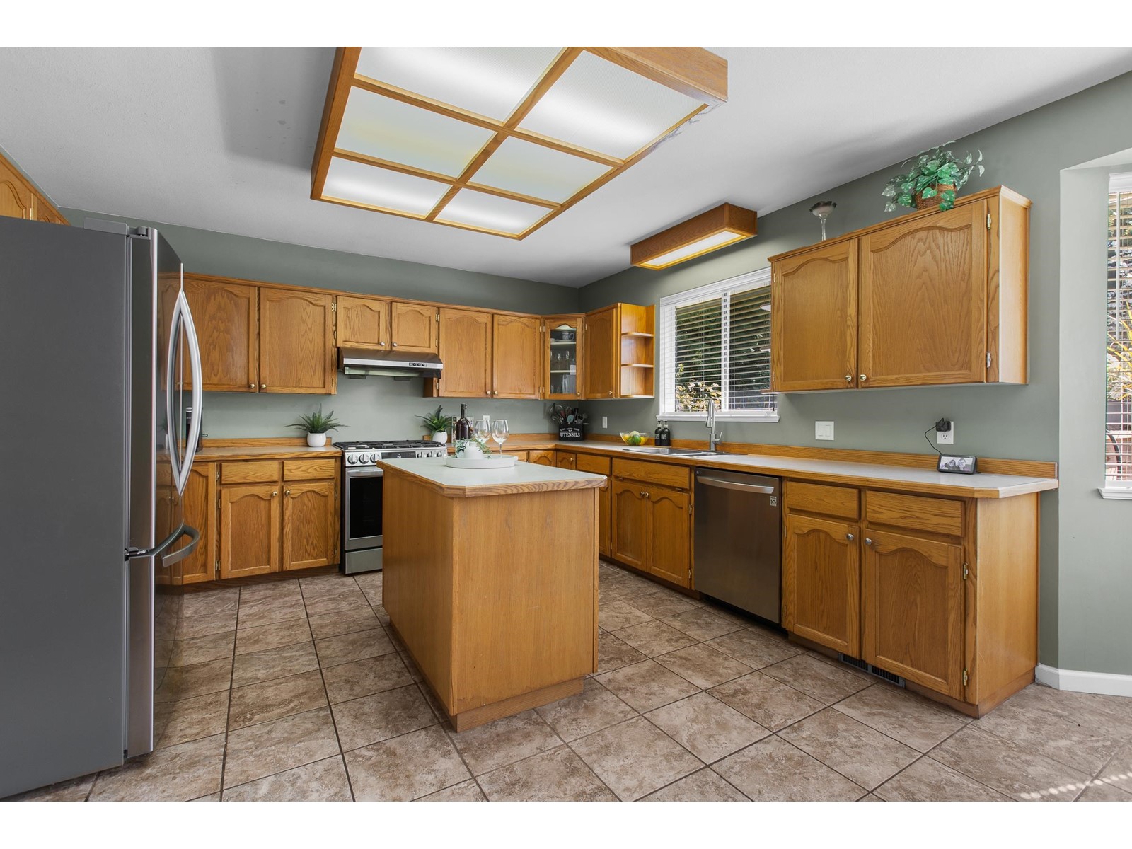 Photo 12 of 13396 61 Avenue, Surrey BC
