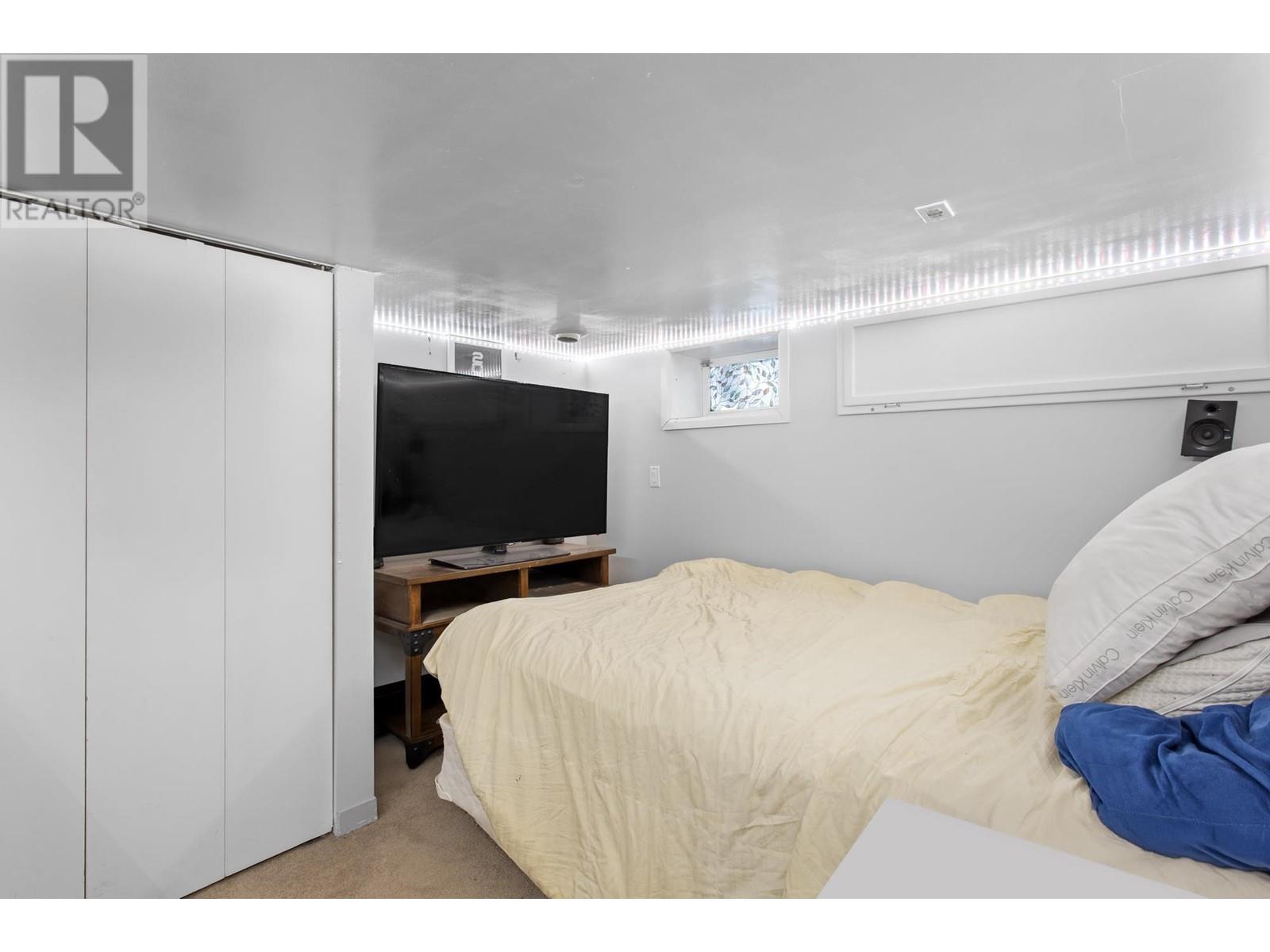 1232 W 21ST STREET, North Vancouver real estate listing R2992283