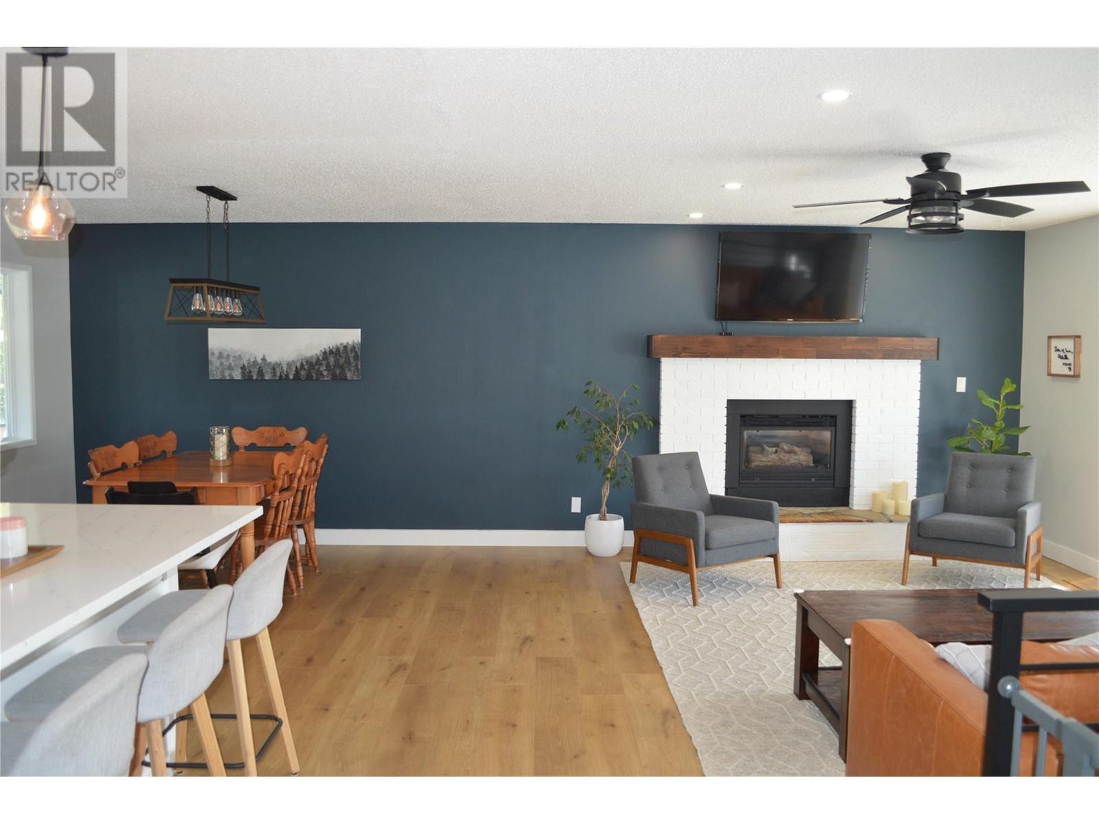 207 Wellington Crescent, Grand Forks