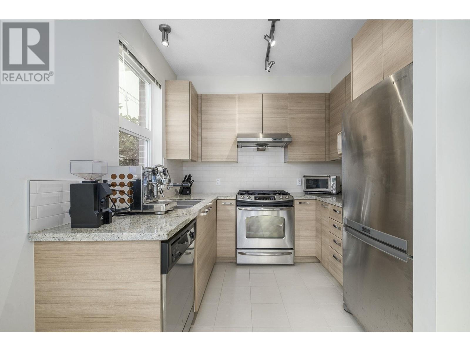 121 9399 ODLIN ROAD, Richmond real estate listing R2992373