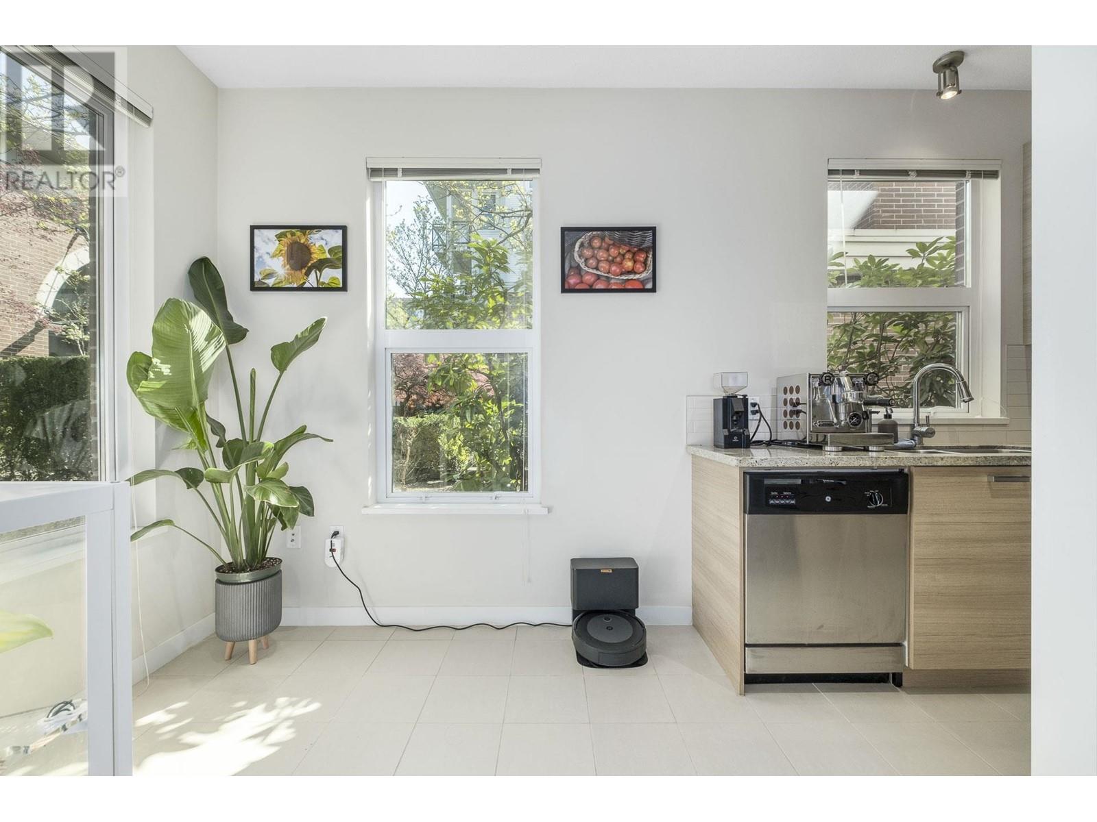 121 9399 ODLIN ROAD, Richmond real estate listing R2992373