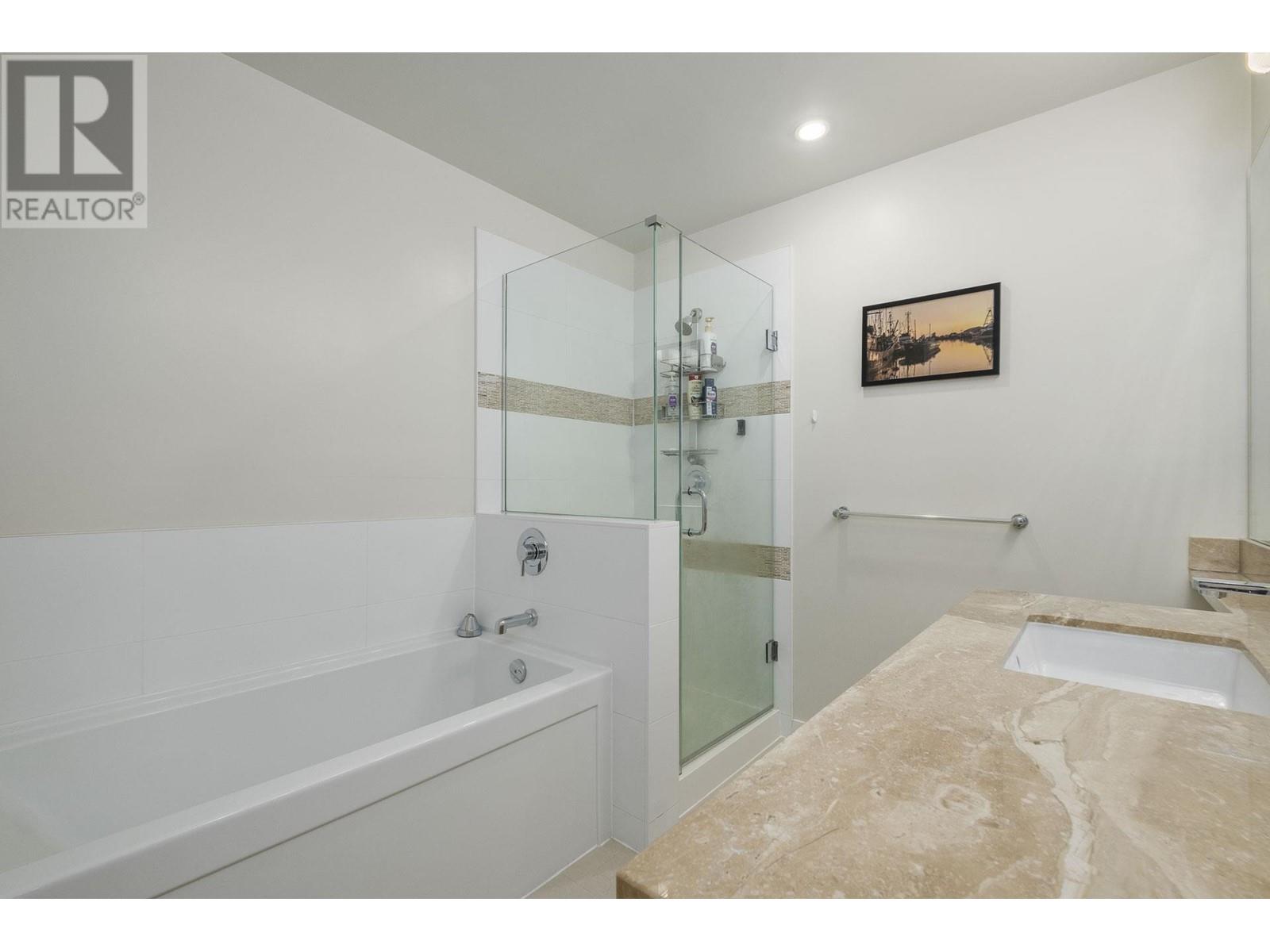 121 9399 ODLIN ROAD, Richmond real estate listing R2992373
