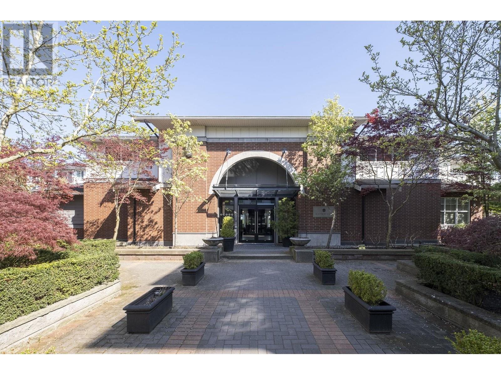 121 9399 ODLIN ROAD, Richmond real estate listing R2992373