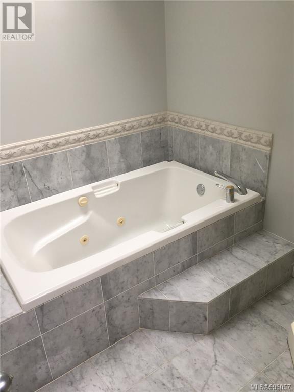 3185 Quadra St, Victoria