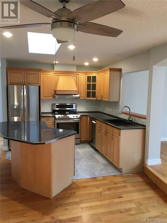 3185 Quadra St, Victoria