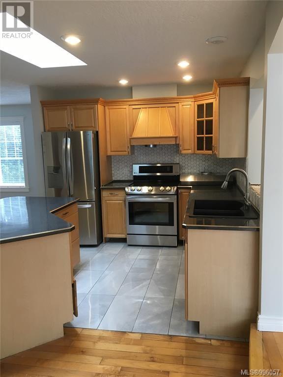 3185 Quadra St, Victoria