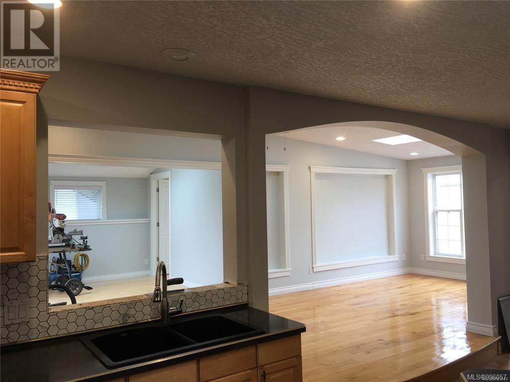 3185 Quadra St, Victoria