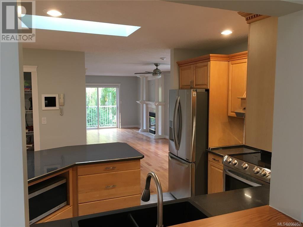 3185 Quadra St, Victoria