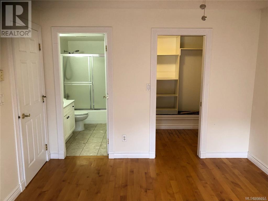 3185 Quadra St, Victoria