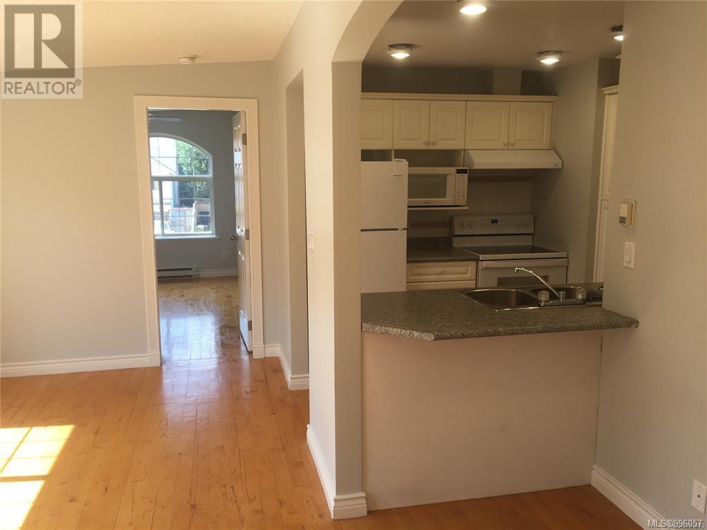 3185 Quadra St, Victoria