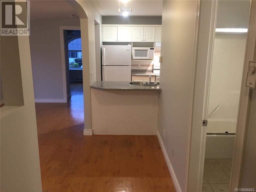 3185 Quadra St, Victoria