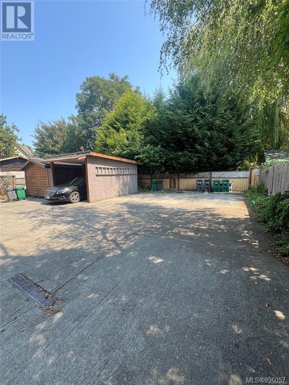 3185 Quadra St, Victoria