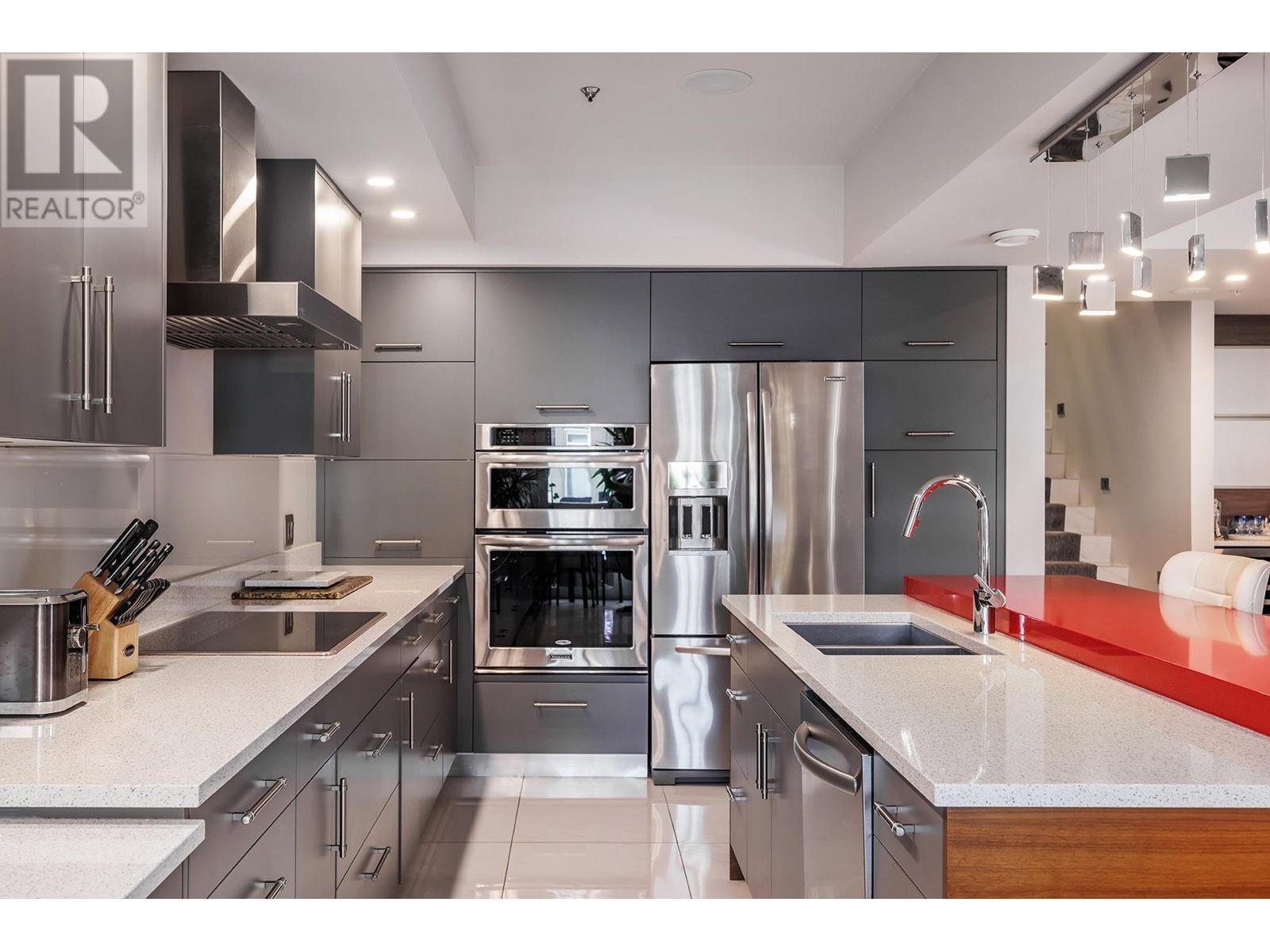 113 1156 Sunset Drive, Kelowna