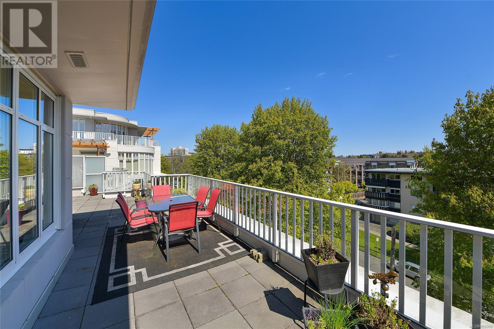 508 999 Burdett Avenue, Victoria