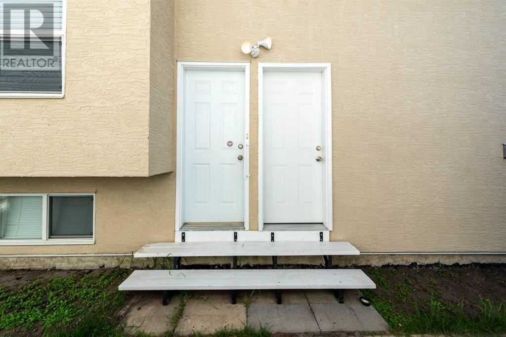 Single Family House Bi-level for Sale in  Anaheim Circle NE Monterey Park Calgary 