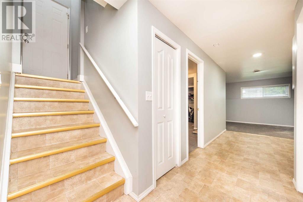 Single Family House Bi-level for Sale in  Anaheim Circle NE Monterey Park Calgary 