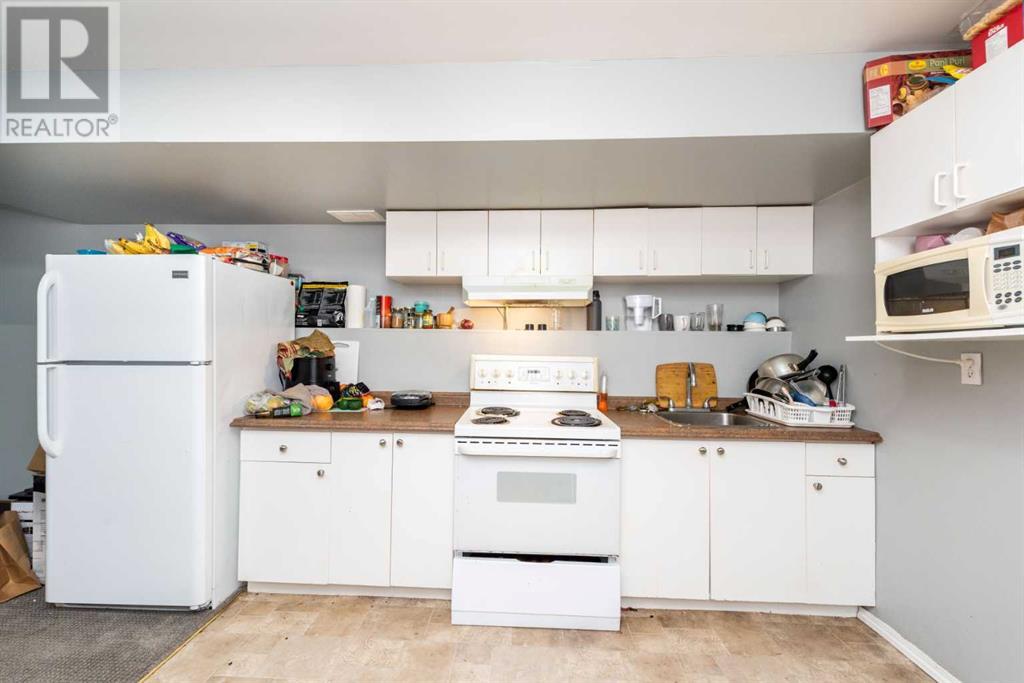 Single Family House Bi-level for Sale in  Anaheim Circle NE Monterey Park Calgary 