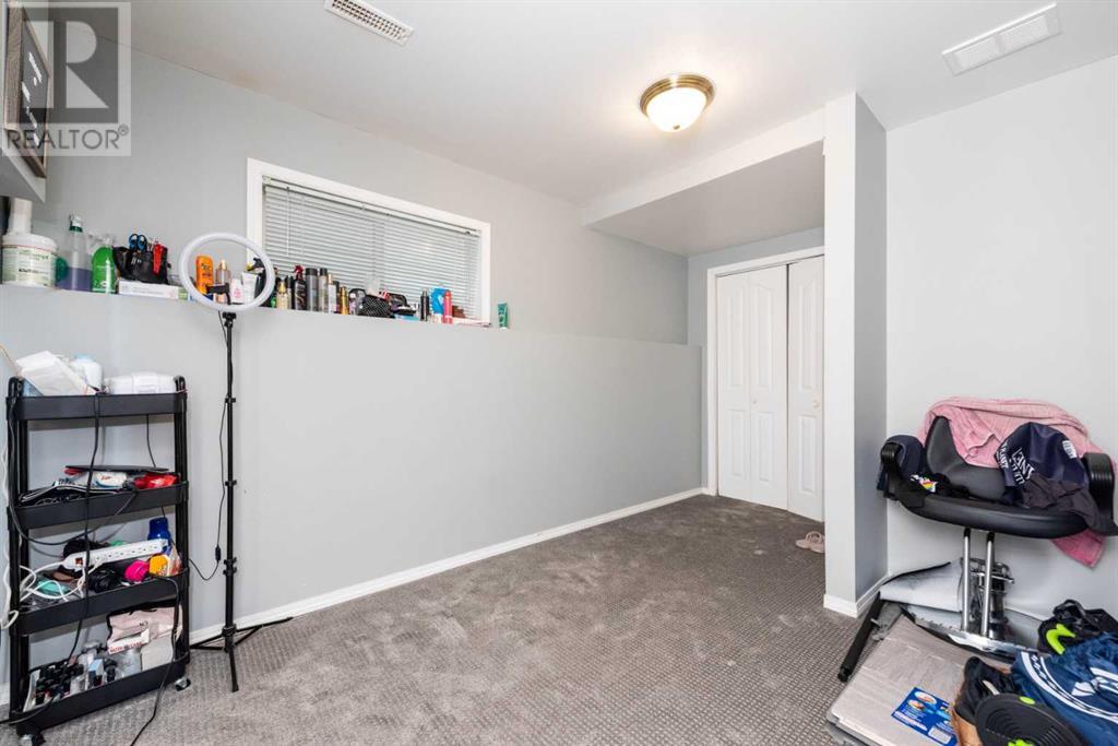 Single Family House Bi-level for Sale in  Anaheim Circle NE Monterey Park Calgary 