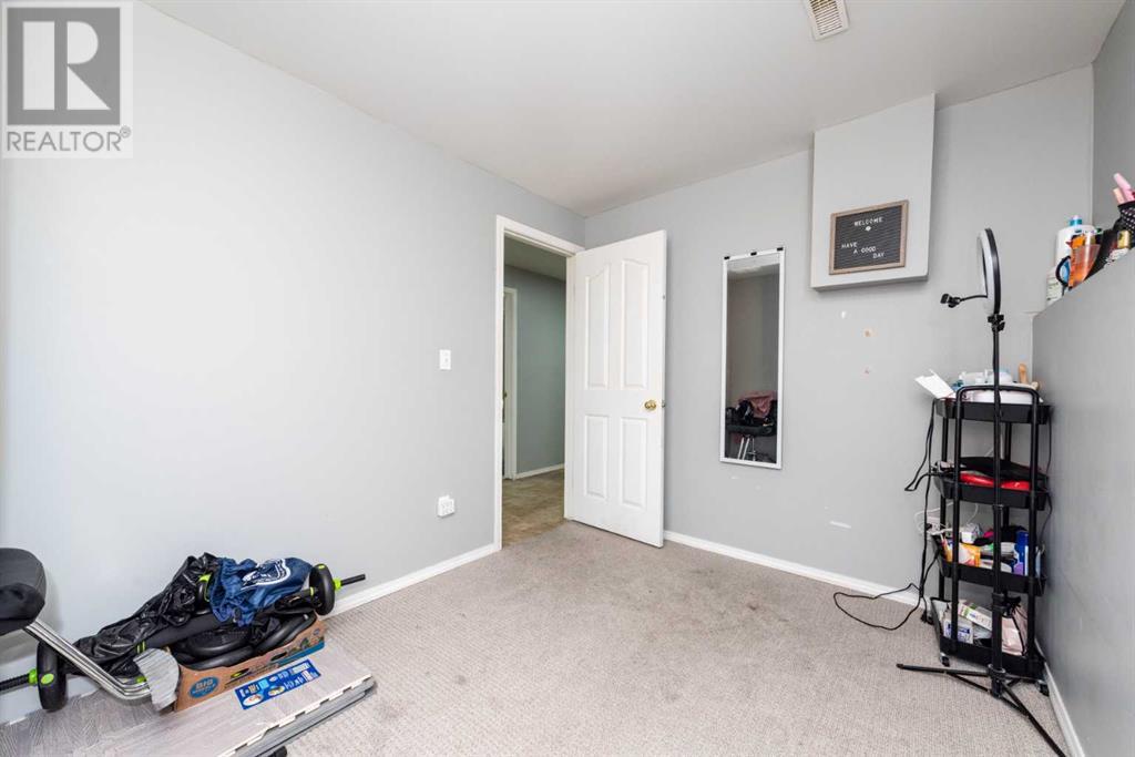 Single Family House Bi-level for Sale in  Anaheim Circle NE Monterey Park Calgary 