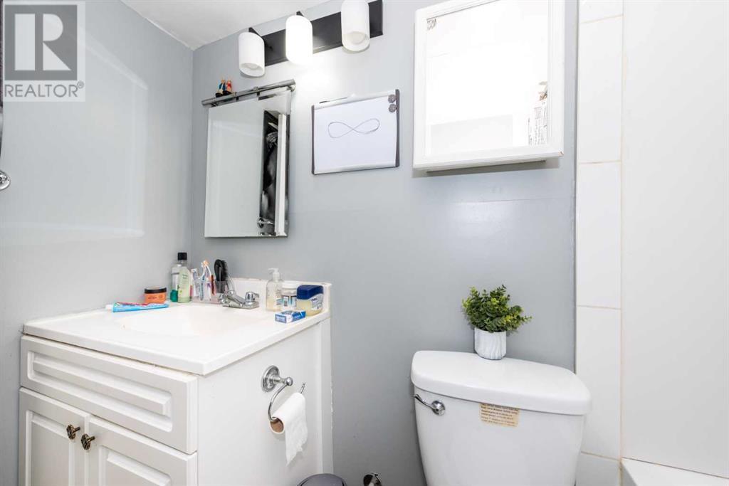 Single Family House Bi-level for Sale in  Anaheim Circle NE Monterey Park Calgary 