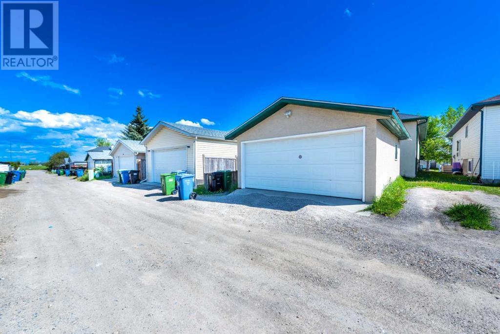 Single Family House Bi-level for Sale in  Anaheim Circle NE Monterey Park Calgary 