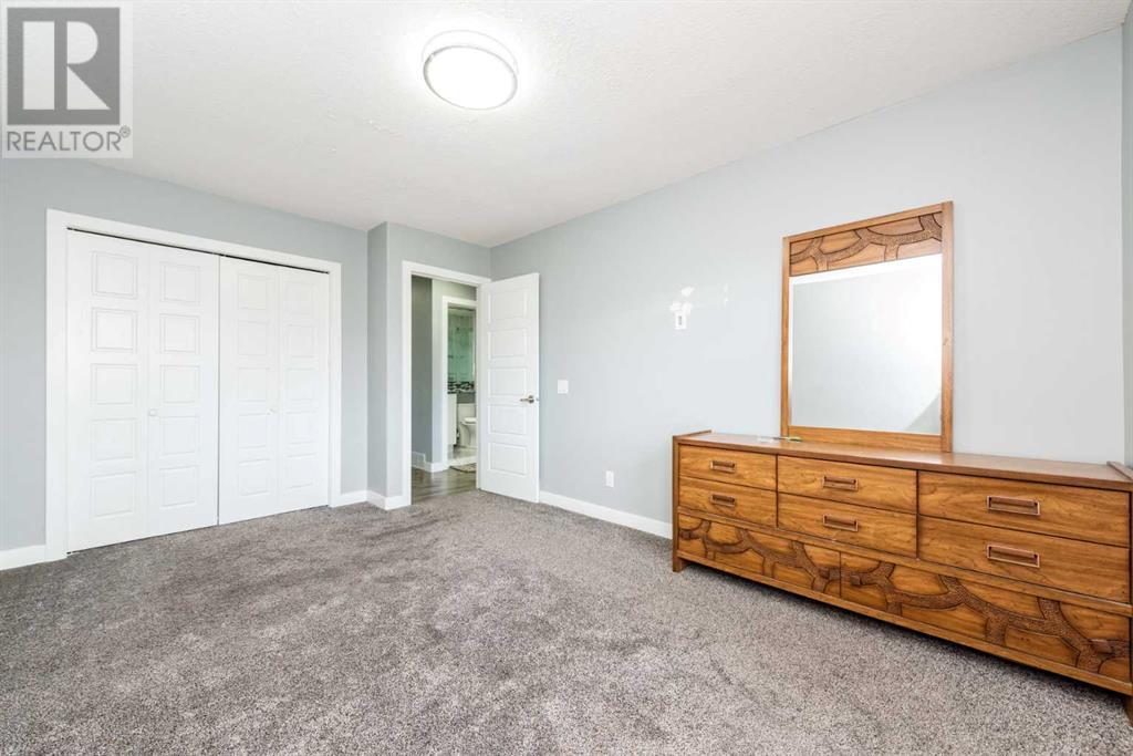 Single Family House Bi-level for Sale in  Anaheim Circle NE Monterey Park Calgary 