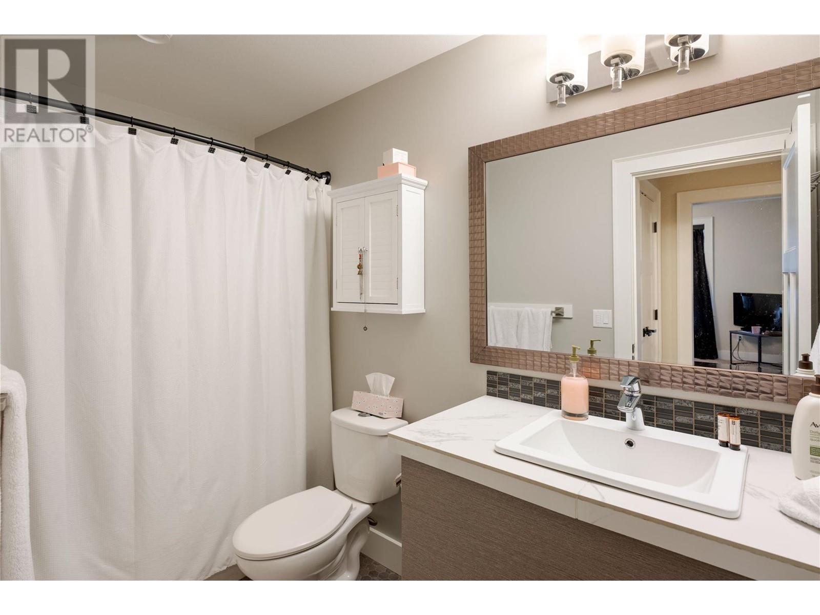  460 Rockview Lane, Kelowna