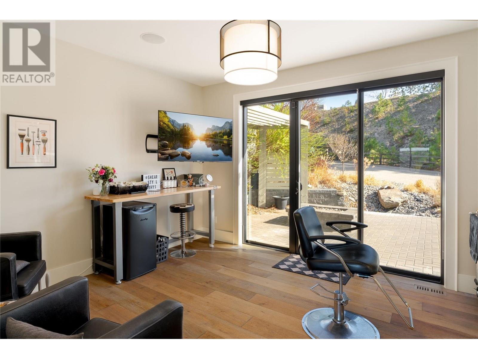  460 Rockview Lane, Kelowna