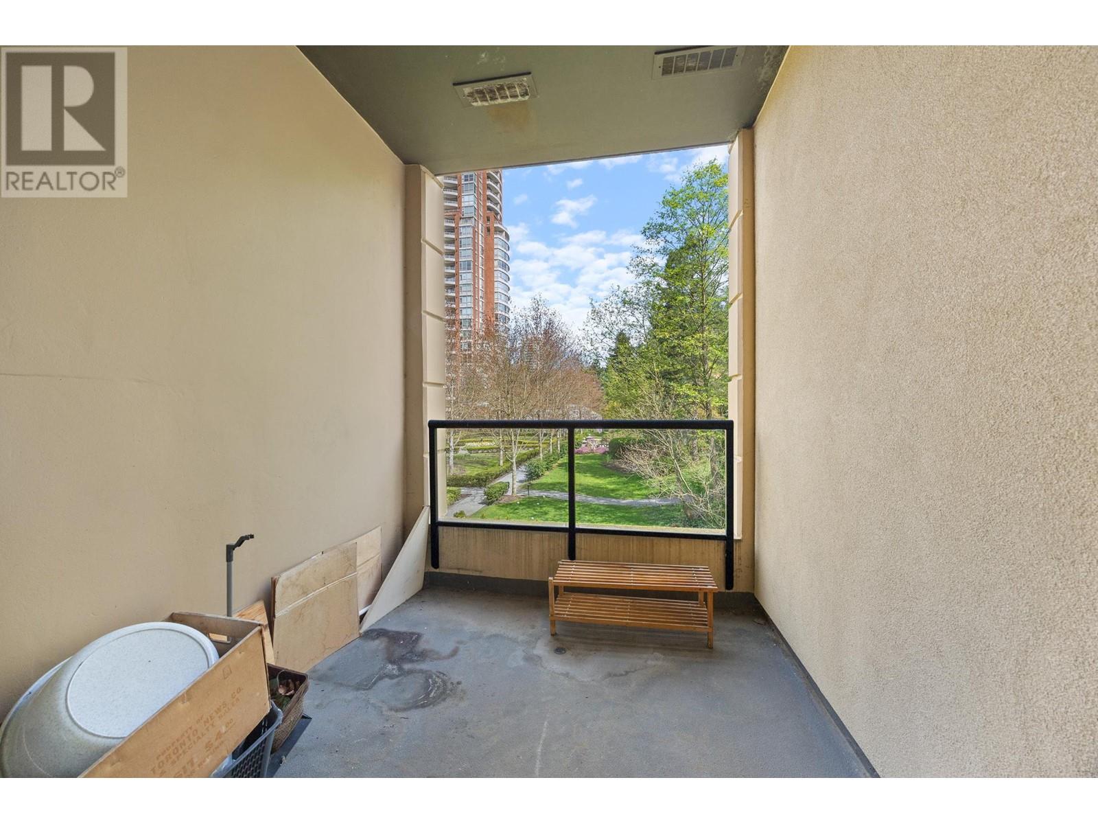 Photo 17 of 307 7388 Sandborne Avenue, Burnaby BC