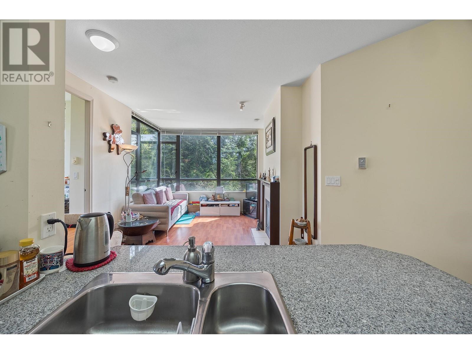 Photo 16 of 307 7388 Sandborne Avenue, Burnaby BC