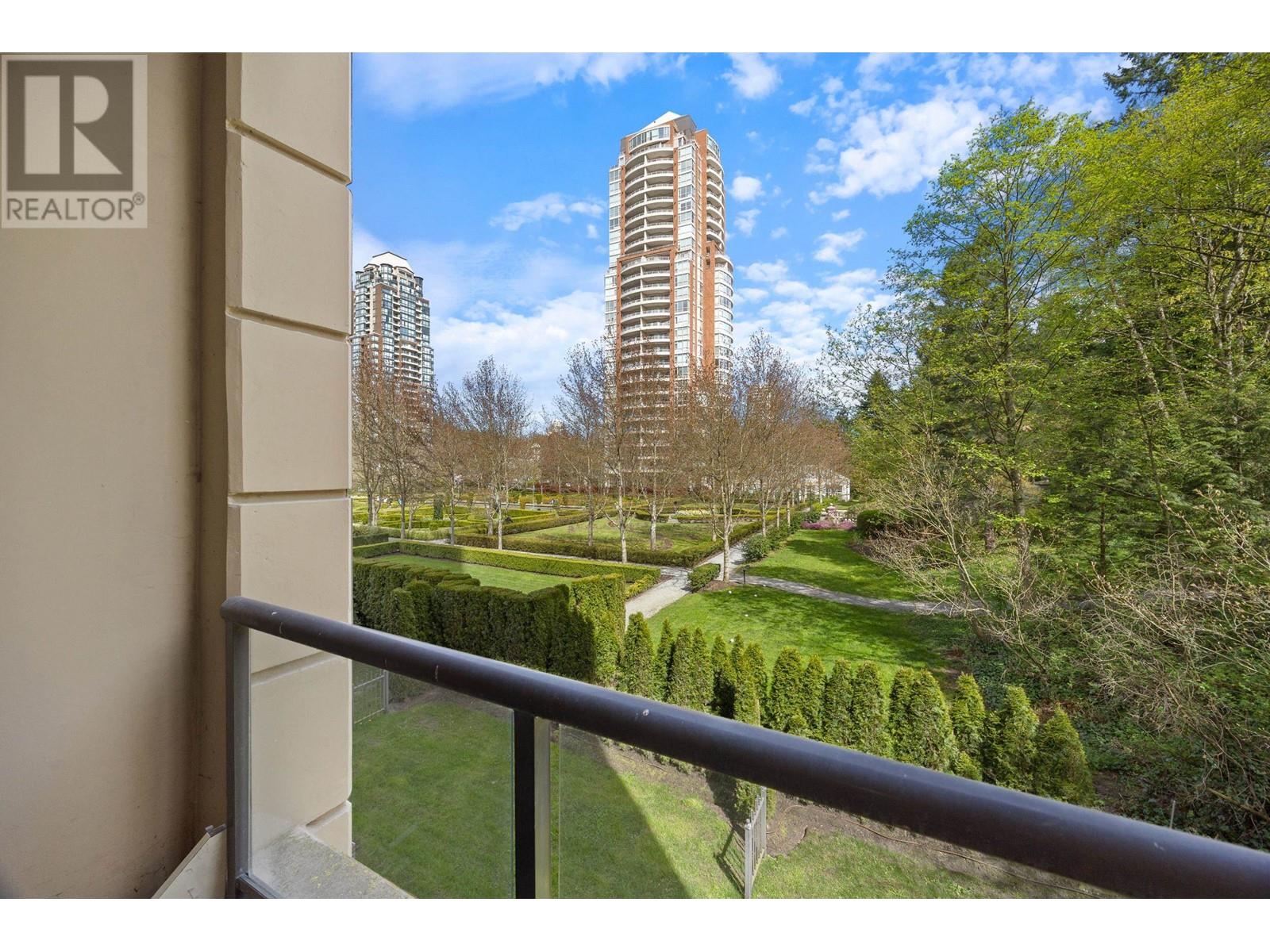 Photo 18 of 307 7388 Sandborne Avenue, Burnaby BC