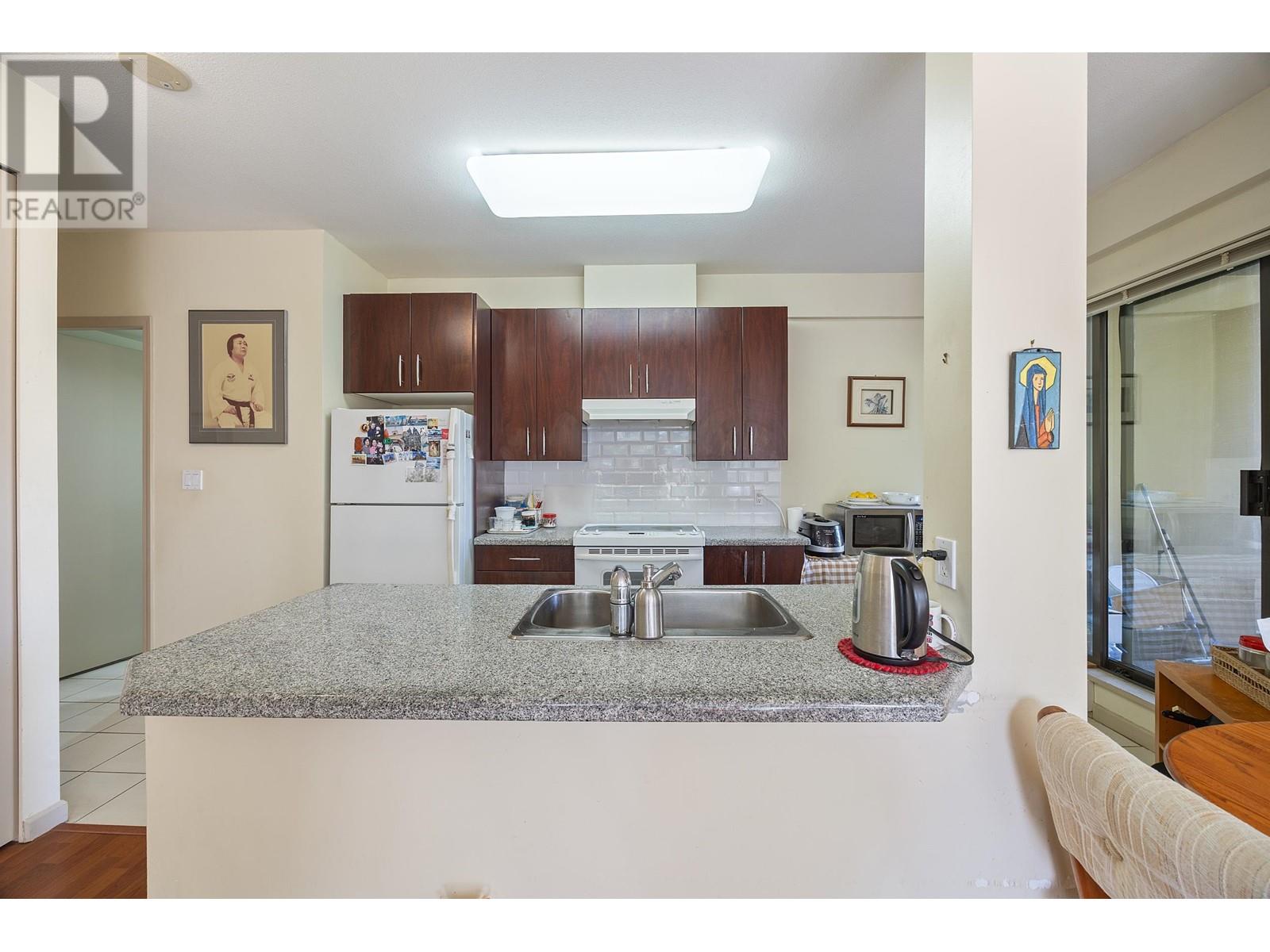 Photo 20 of 307 7388 Sandborne Avenue, Burnaby BC