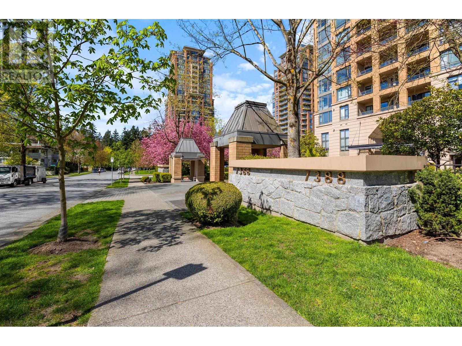 Photo 5 of 307 7388 Sandborne Avenue, Burnaby BC
