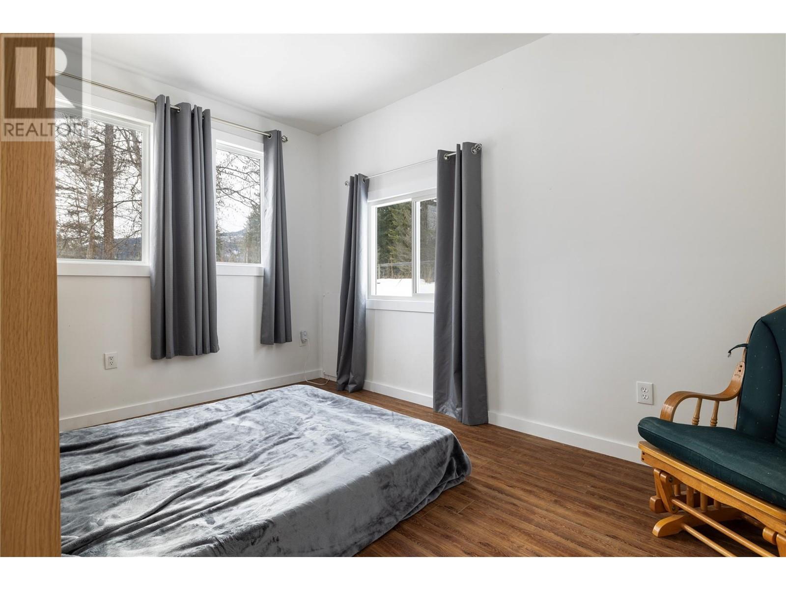 6739 Karjula Road, Falkland