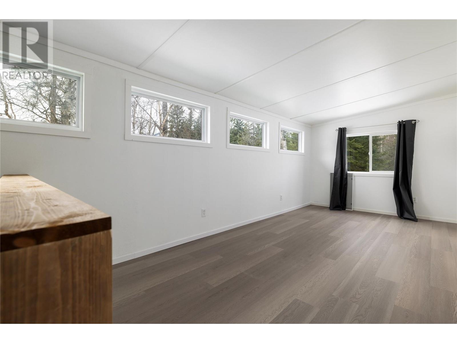 6739 Karjula Road, Falkland