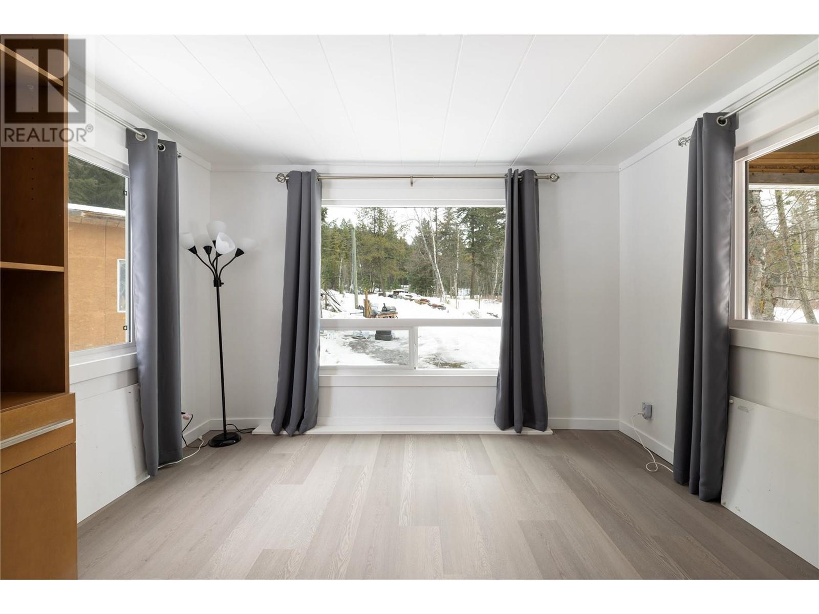 6739 Karjula Road, Falkland