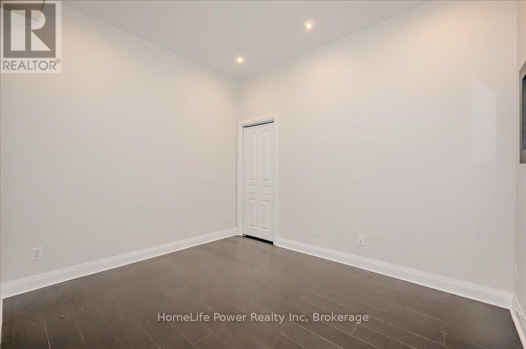 #2001 1 HURONTARIO STREET - 33