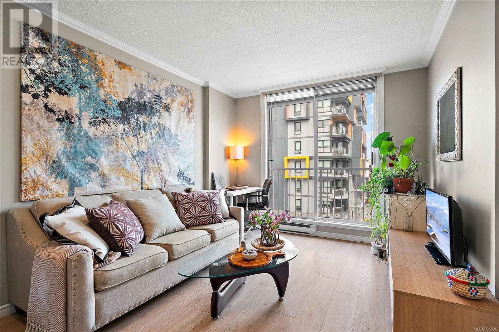 #609 835 VIEW ST - Image 9