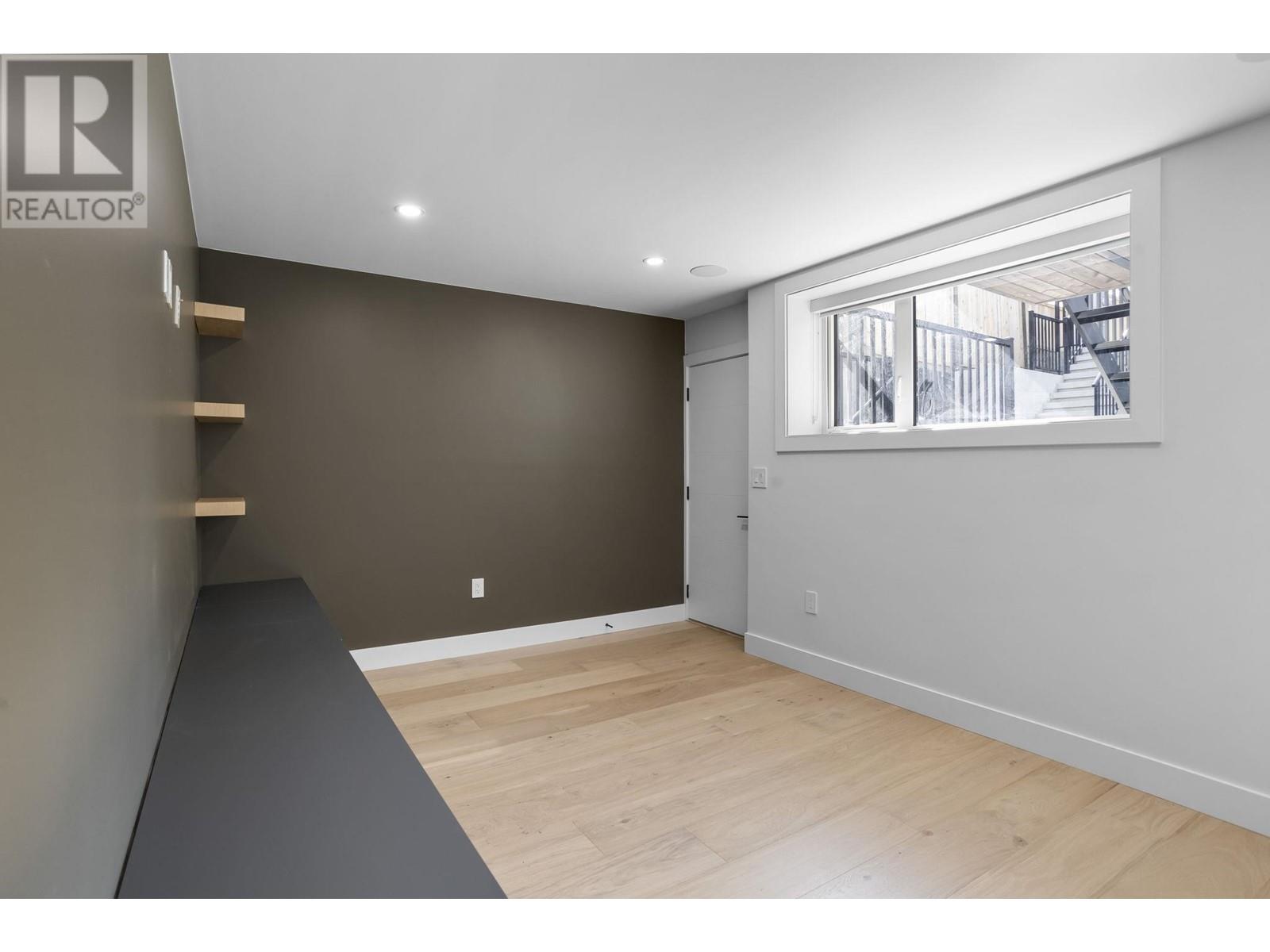 827 CHESTNUT STREET, New Westminster