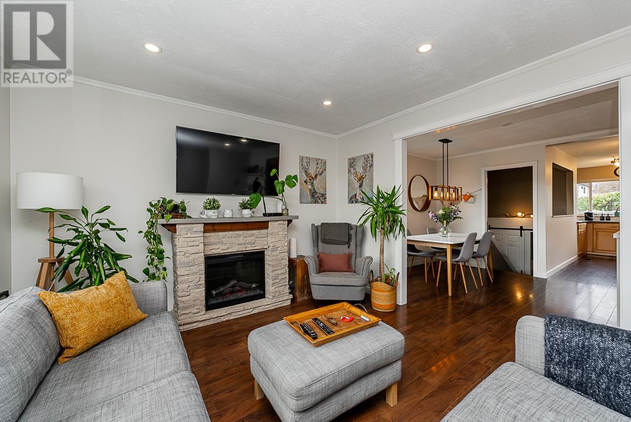 328 E 16TH STREET, North Vancouver