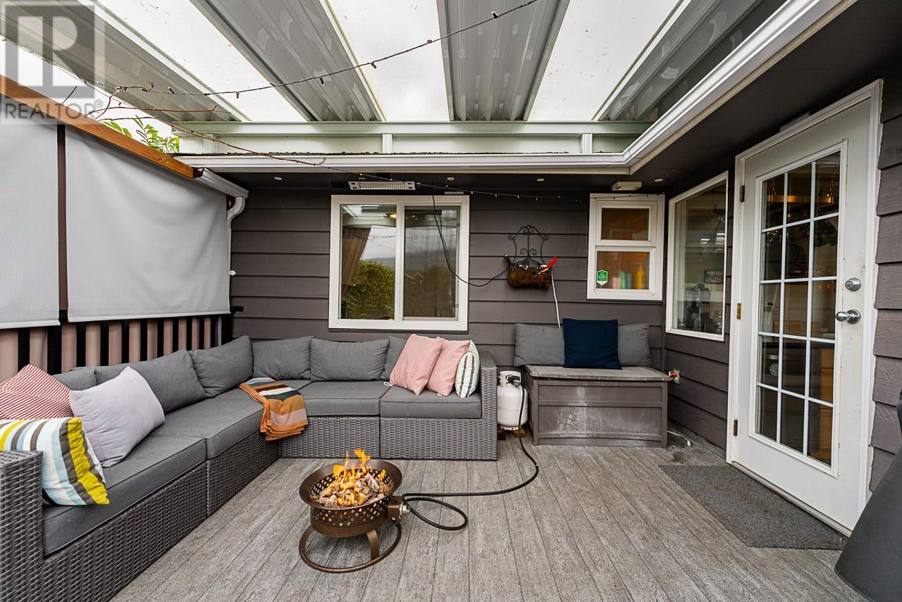 328 E 16TH STREET, North Vancouver