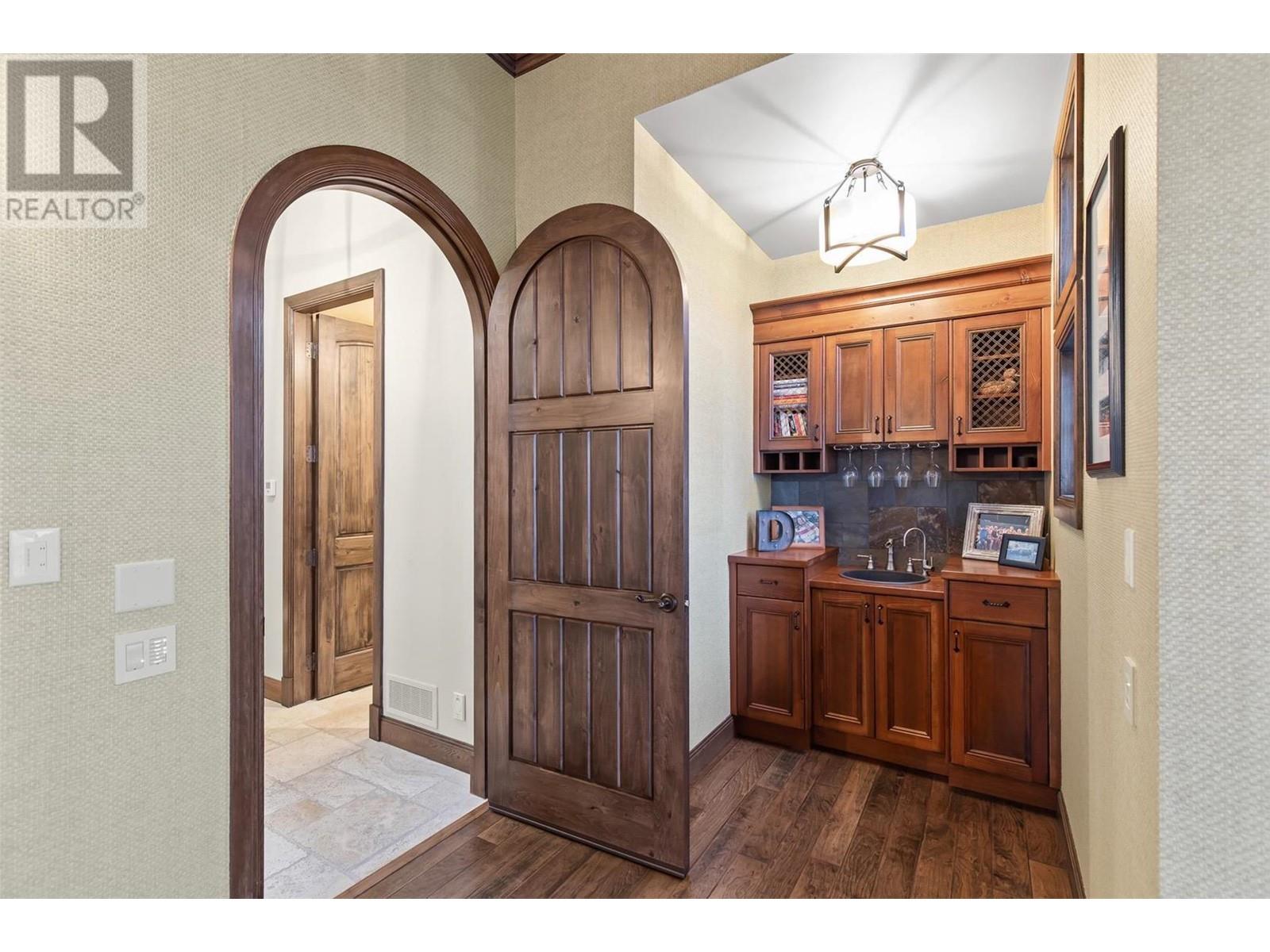 1113 Parkbluff Lane, Kelowna