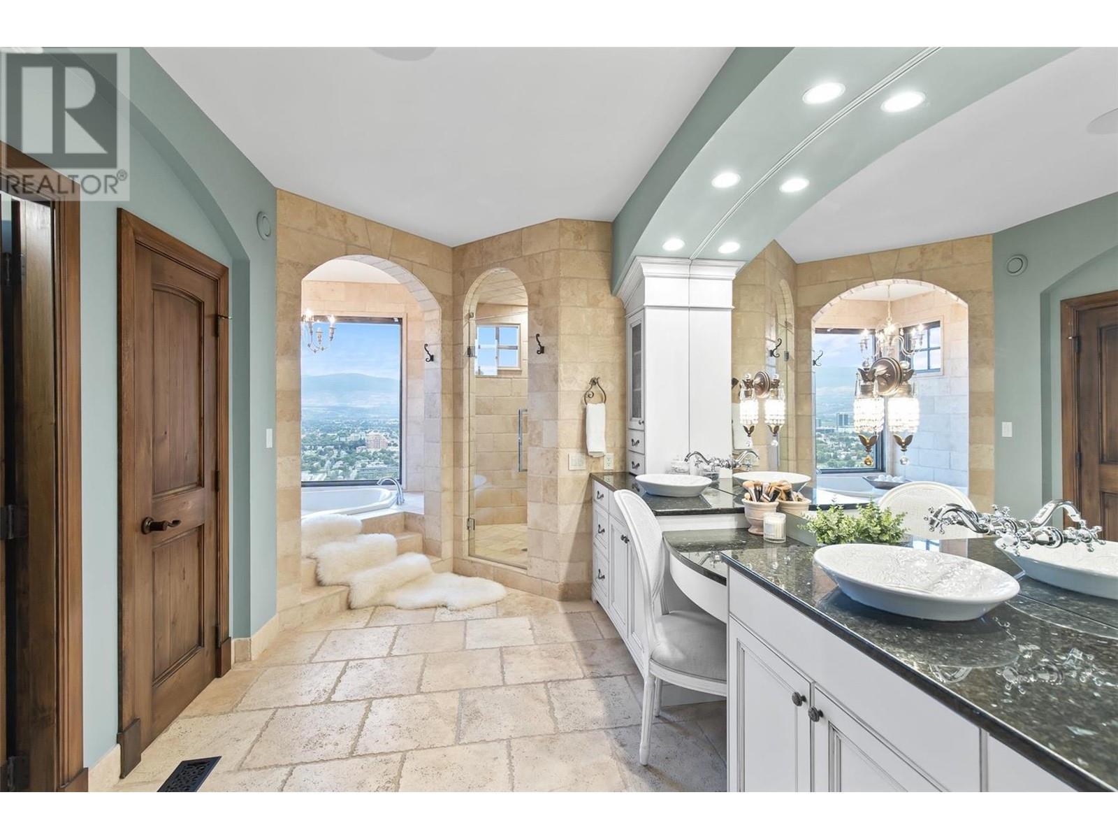 1113 Parkbluff Lane, Kelowna