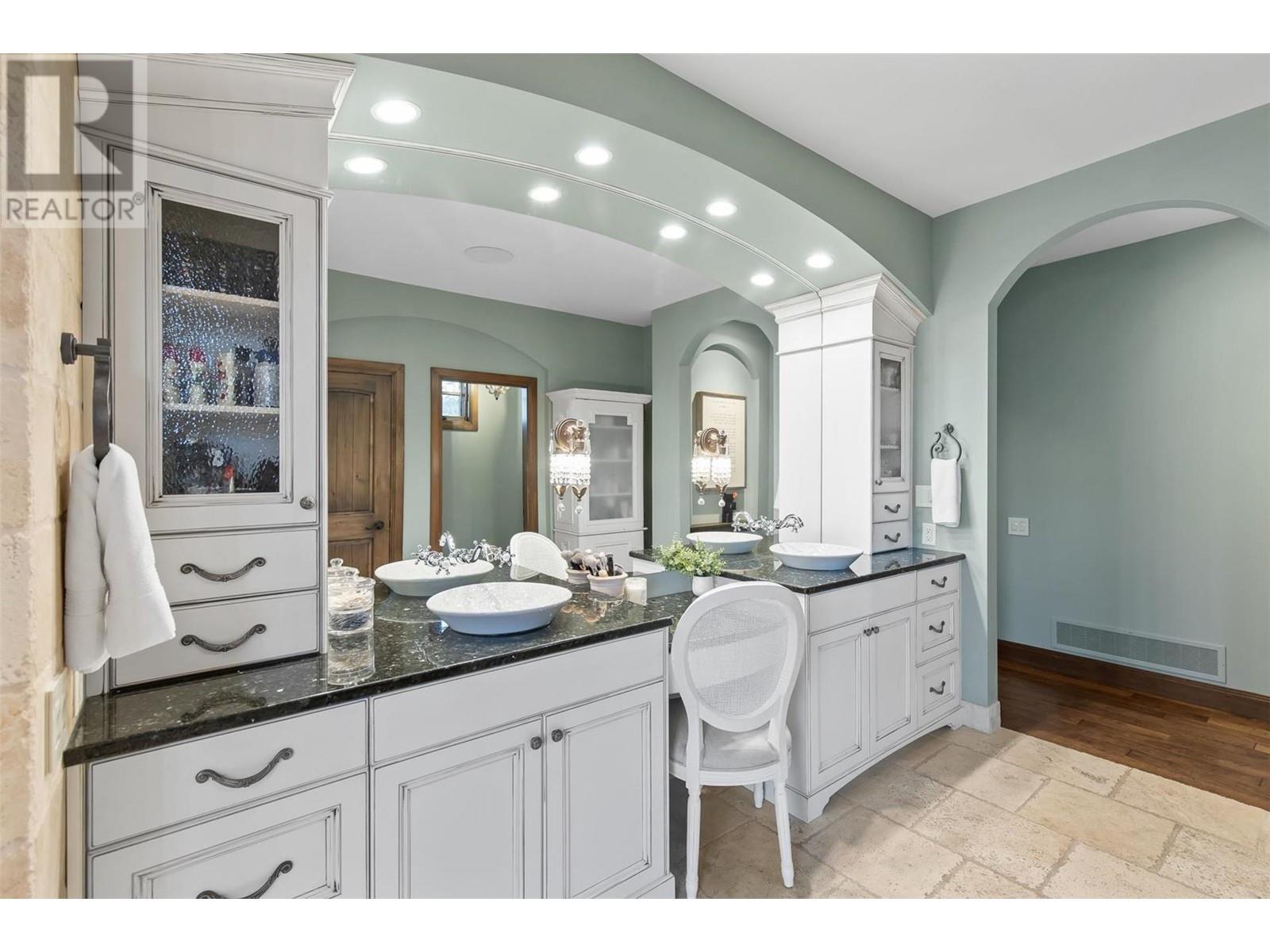 1113 Parkbluff Lane, Kelowna