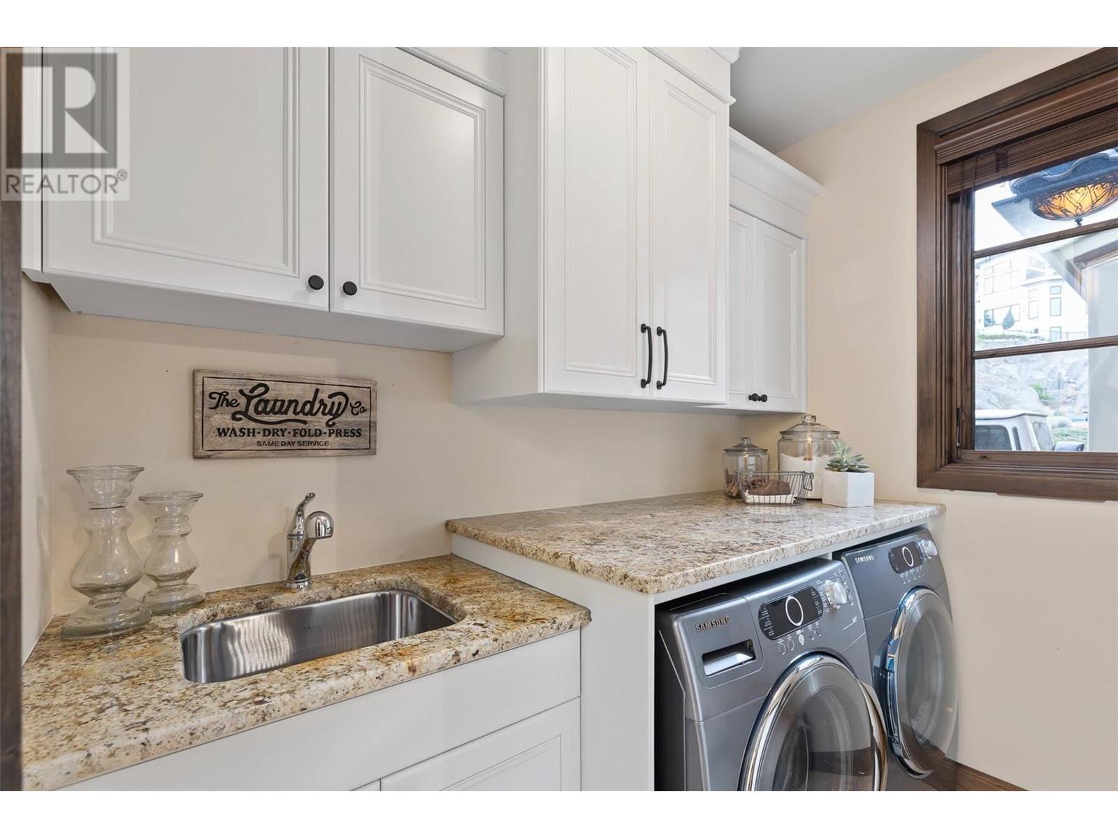 1113 Parkbluff Lane, Kelowna