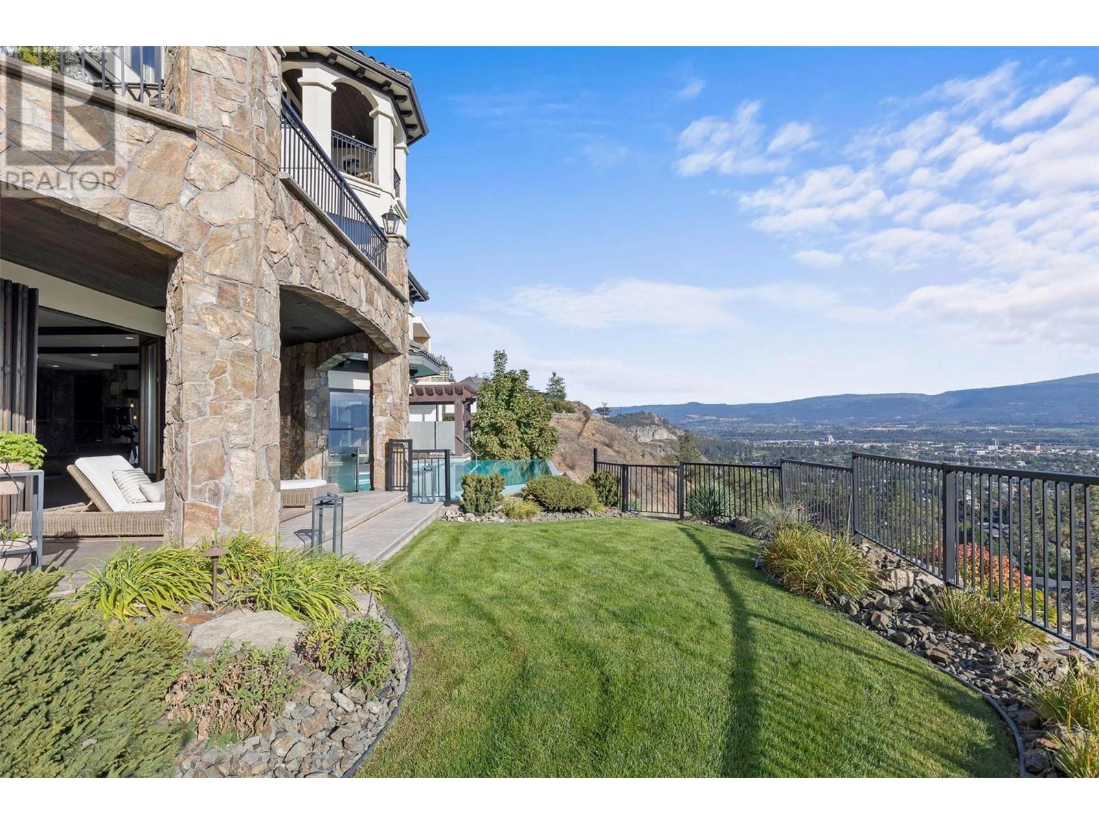 1113 Parkbluff Lane, Kelowna