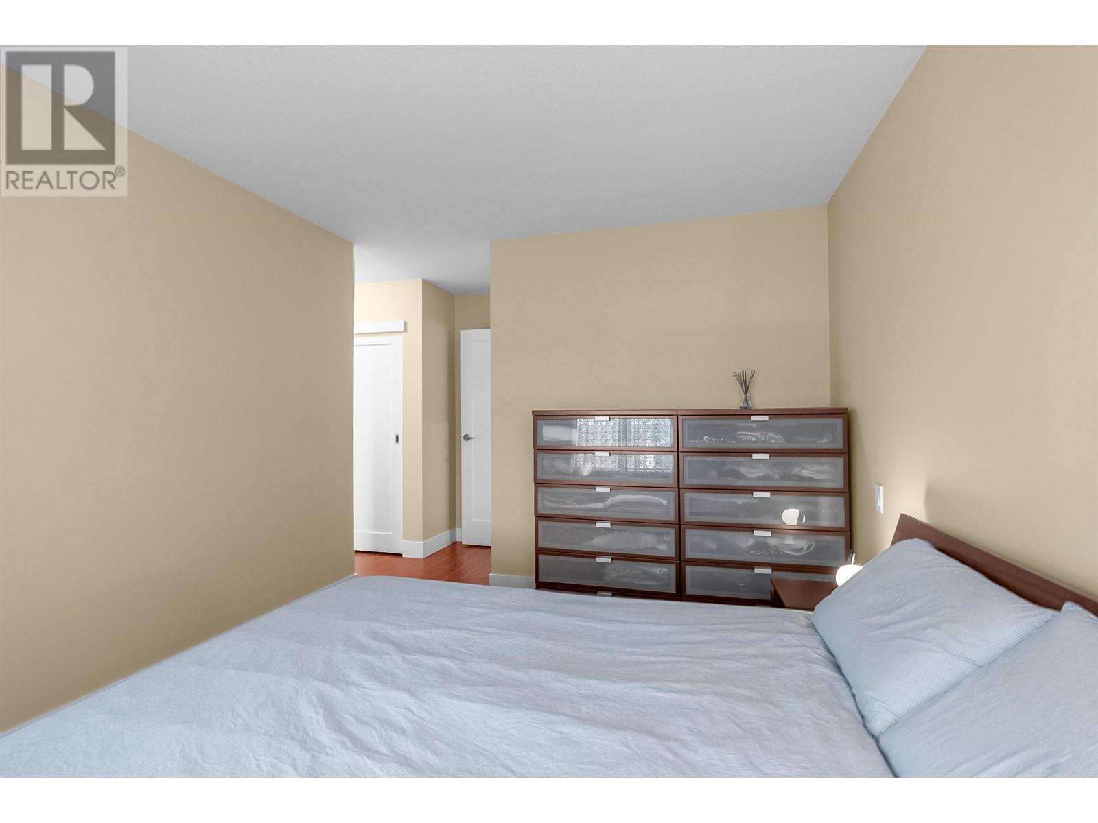 225 SALTER STREET, New Westminster